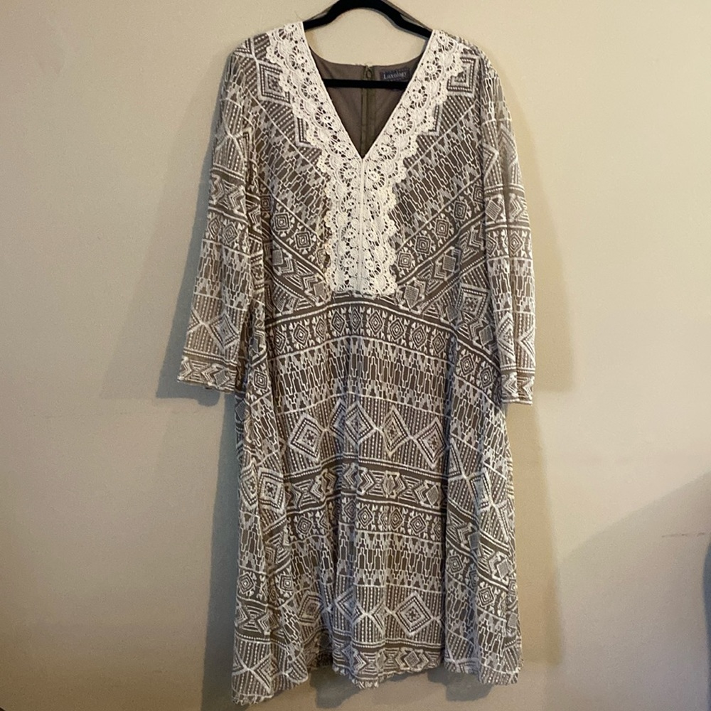 Luxology Aztec with Cream Lace acsent Mid-Length Olive Green Women’s Size 24